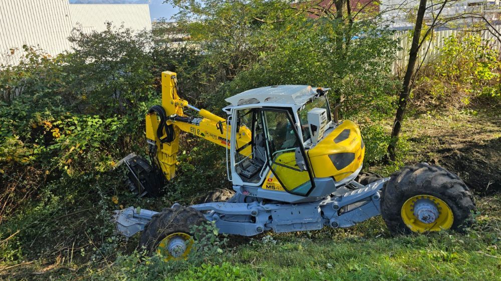 Annecy - Débroussaillage mécanique de végétation à Echirolles (38).jpg