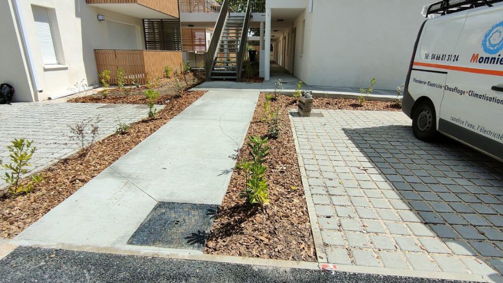 Nimes-Aménagement d'espaces verts dans une résidence.jpg