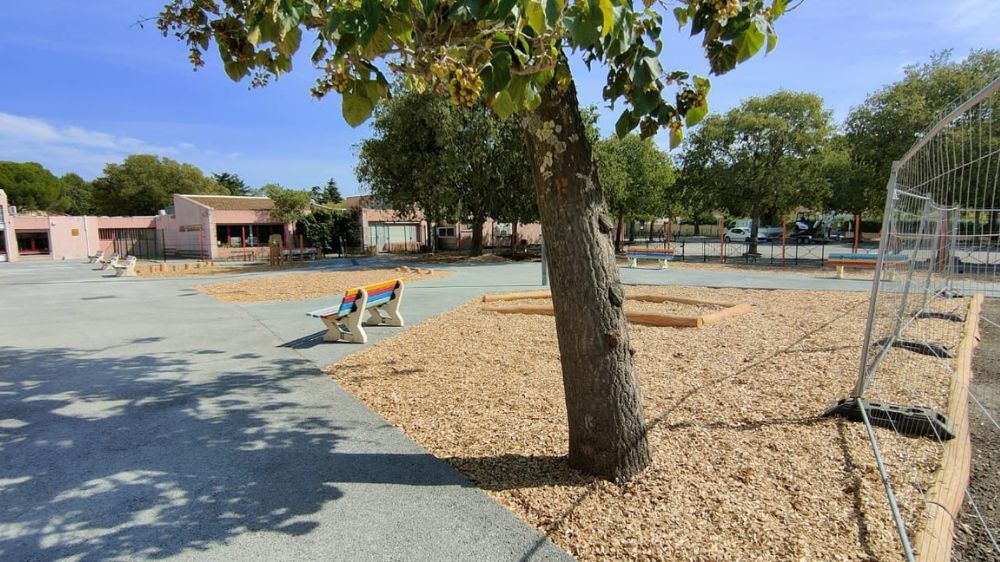 Aménagement d'une aire de jeux écologique dans une école à Nîmes 2.jpg