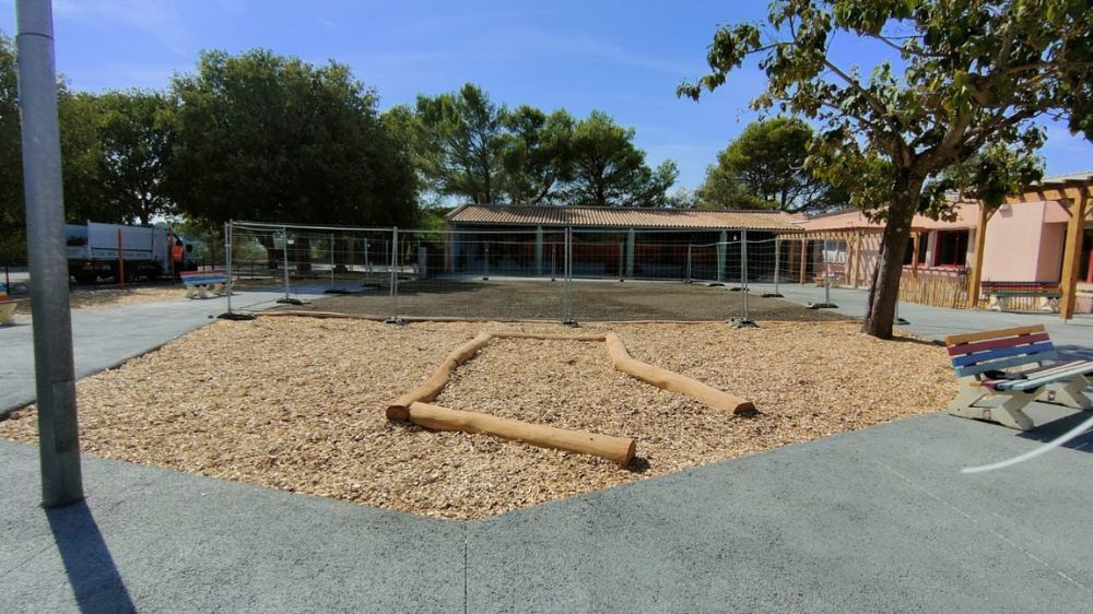 Aménagement d'une aire de jeux écologique dans une école à Nîmes 3.jpg